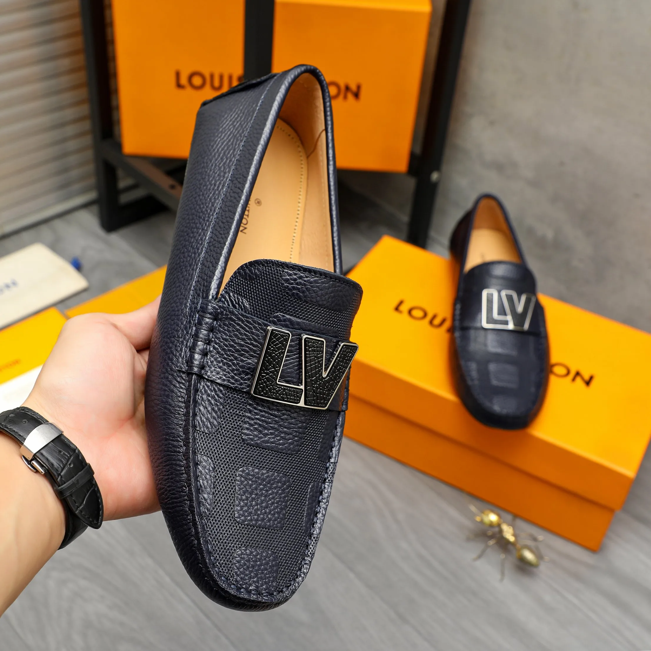Men's shoes 💰380 Product trademark: LV "Louis Vuitton" casual slip-on shoes Regular size: 38-45 (45 is custom-made and non-returnable) Product material: Selected pebbled embossed cowhide upper, pigskin lining, rubber outsole